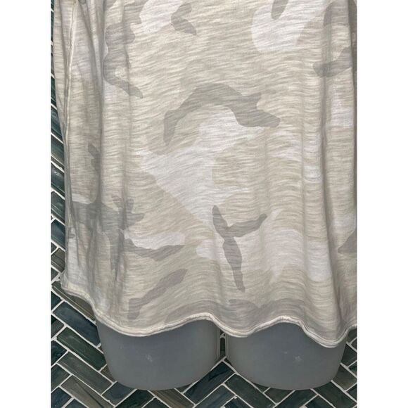 WE THE FREE CAMO CAMOUFLAGE BEIGE GRAY WHITE SHORT SLEEVE THIN SOFT T-SHIRT LG - Picture 3 of 11